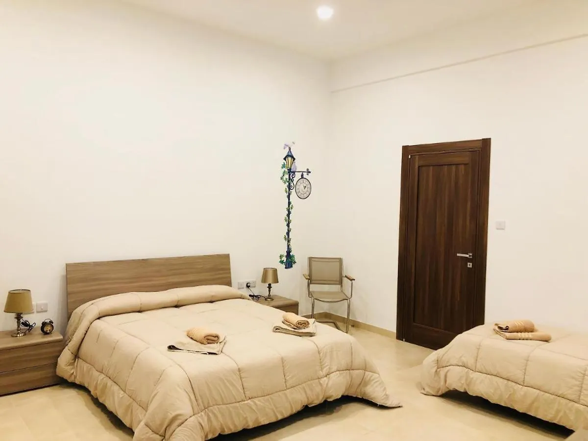 Bed & Breakfast Sliema Central Seafront O'Clock B&B Malta