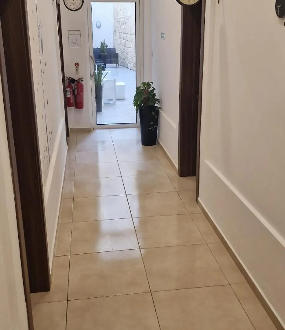 Sliema Central Seafront O'Clock B&B Malta