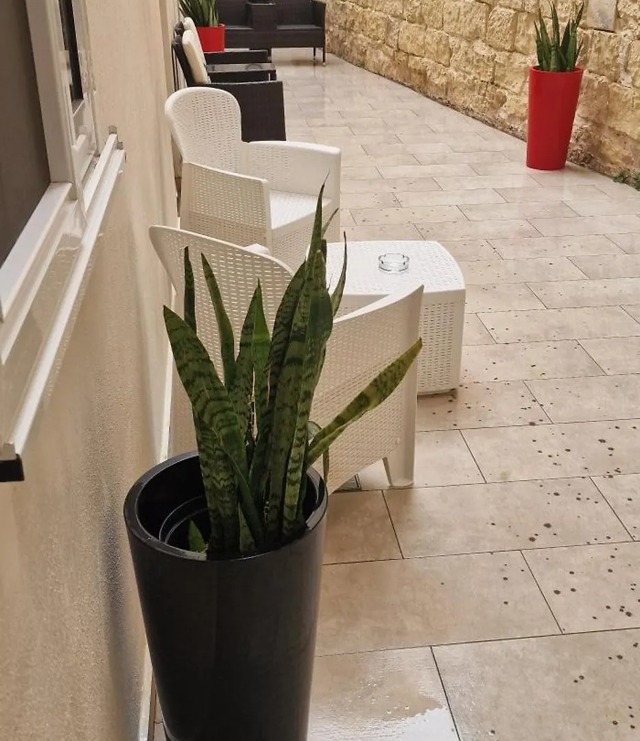 Sliema Central Seafront O'Clock B&B Malta Bed & Breakfast