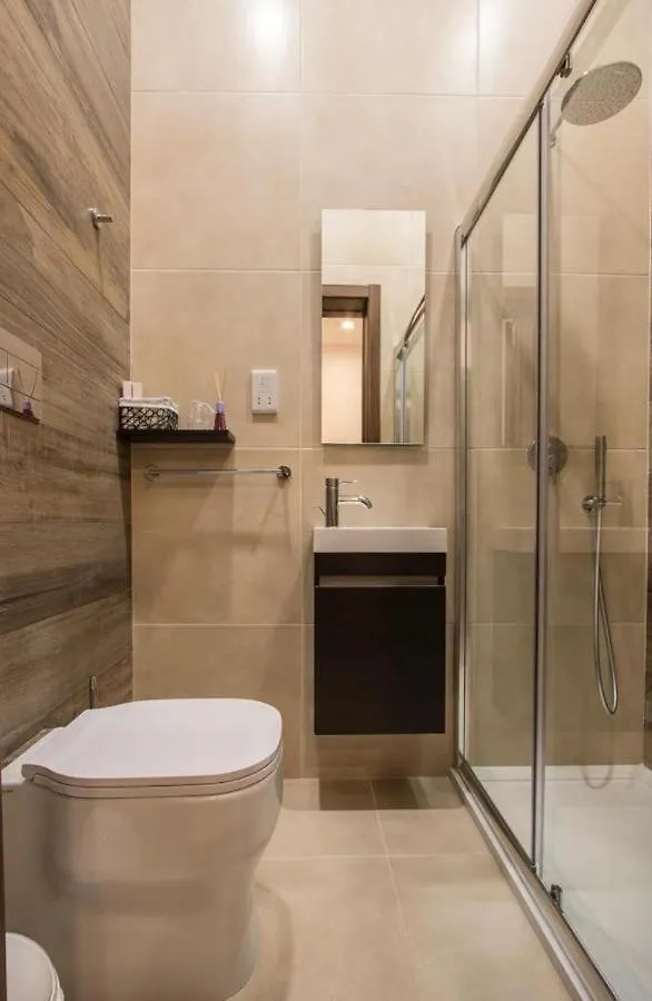 Sliema Central Seafront O'Clock B&B Malta Bed & Breakfast