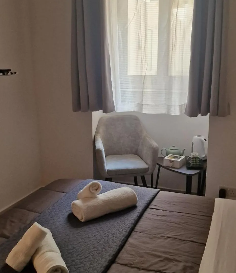 Sliema Central Seafront O'Clock B&B Malta Bed & Breakfast