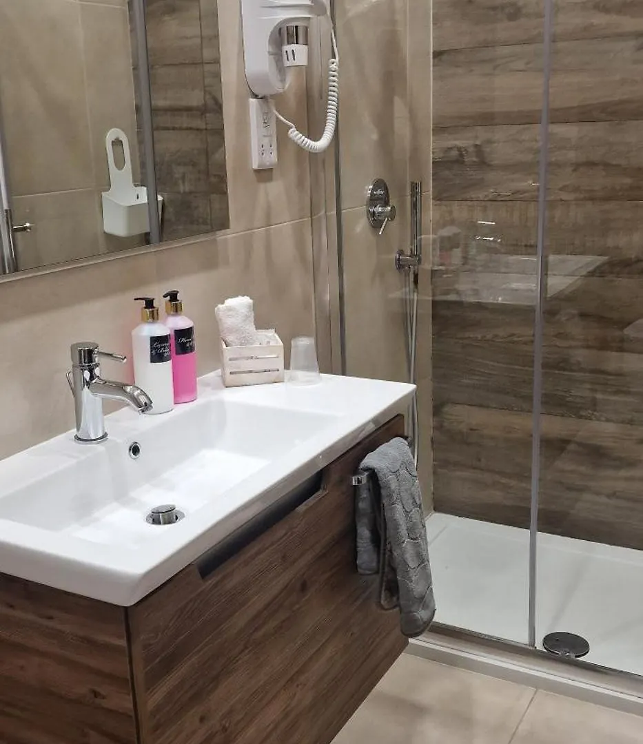 Sliema Central Seafront O'Clock B&B Malta Bed & Breakfast